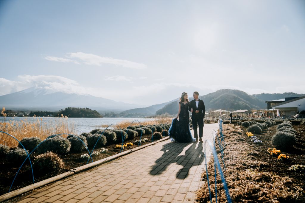 tokyo wedding photoshoot lake kawaguchiko mt fuji