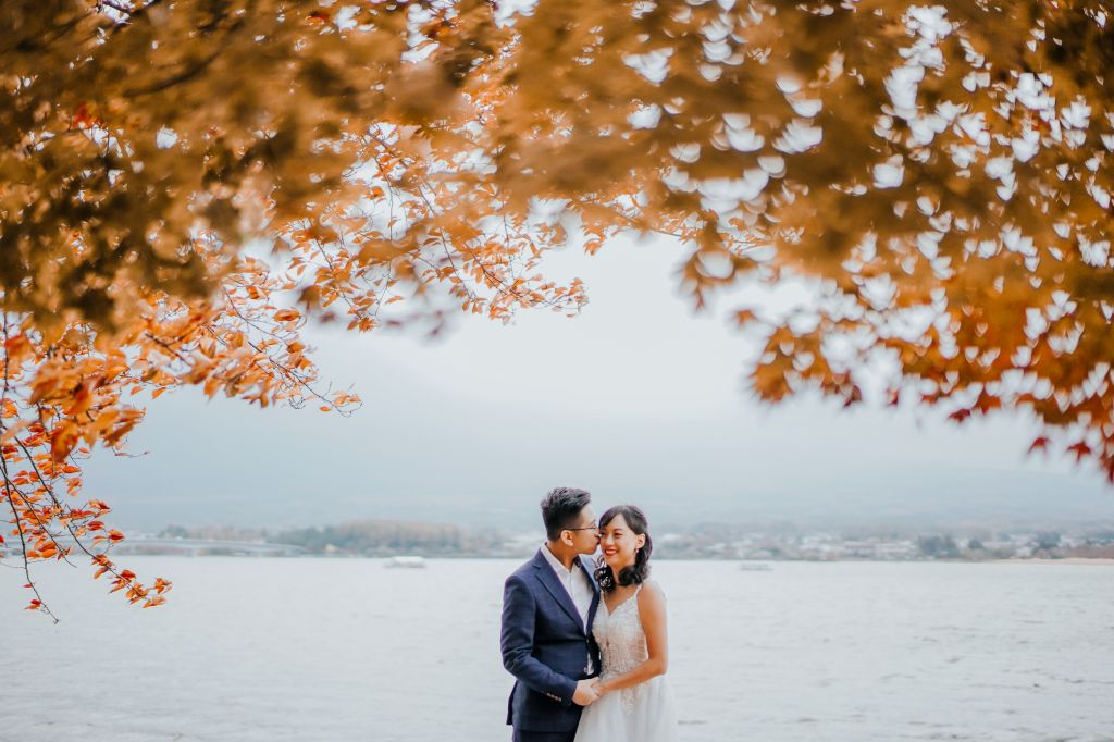 tokyo autumn wedding photoshoot lake