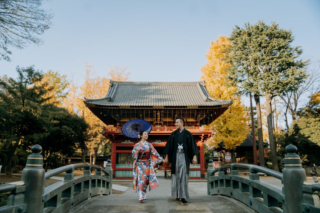 tokyo autumn kimono wedding photoshoot nezu shrine