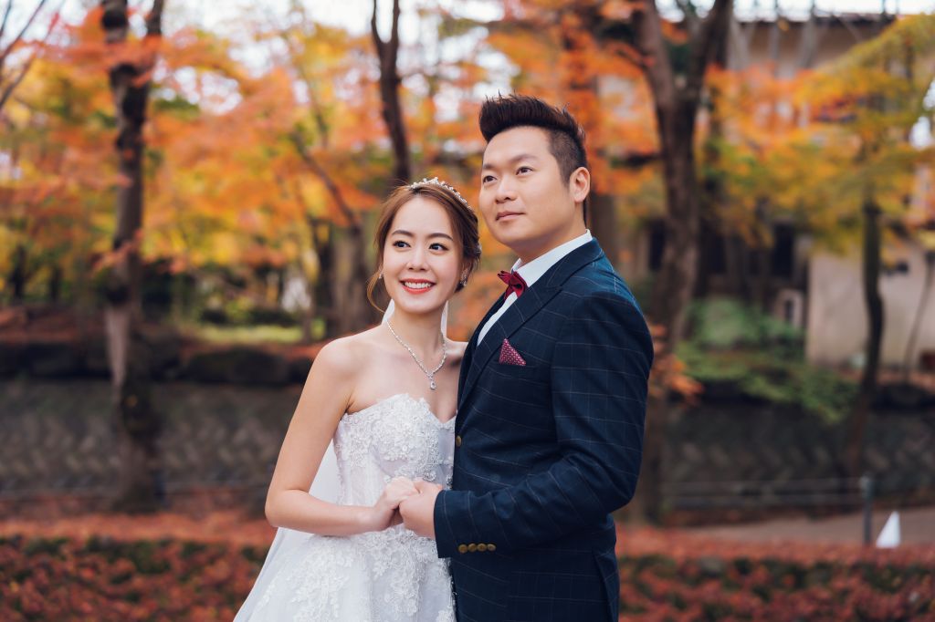 tokyo autumn wedding photoshoot maple corridor