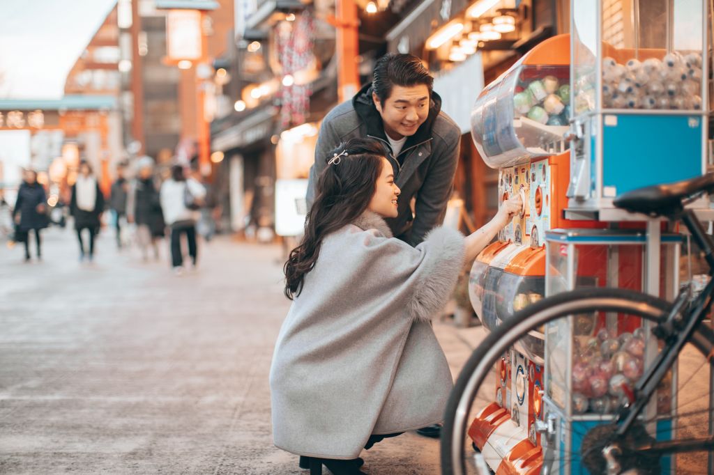 tokyo casual wedding photoshoot asakusa shopping area