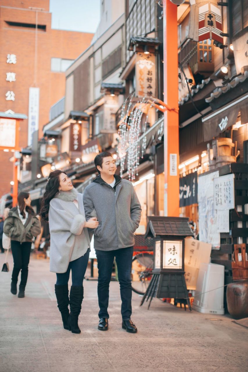 tokyo casual wedding photoshoot asakusa shopping area
