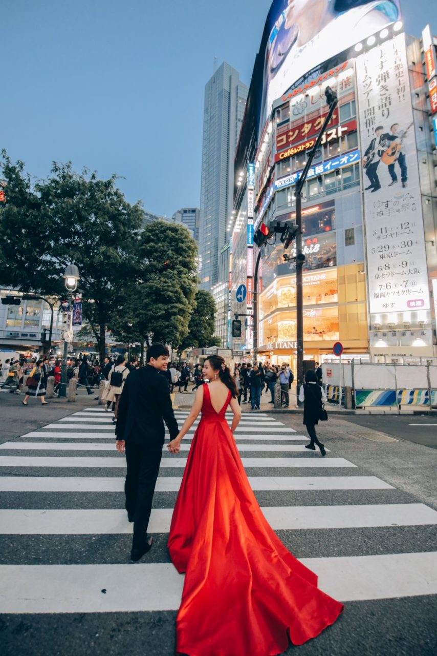 tokyo night wedding photoshoot shibuya crossing
