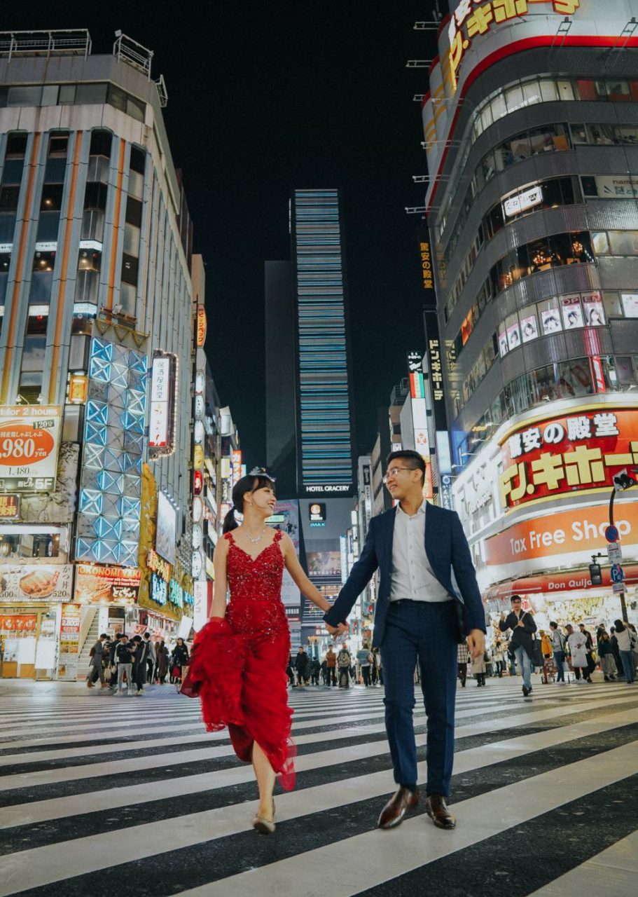tokyo night wedding photoshoot shibuya crossing