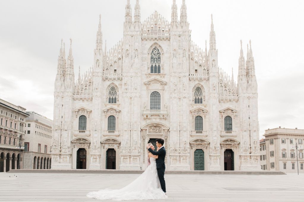 italy wedding photoshoot Milan Cathedral naomi neo