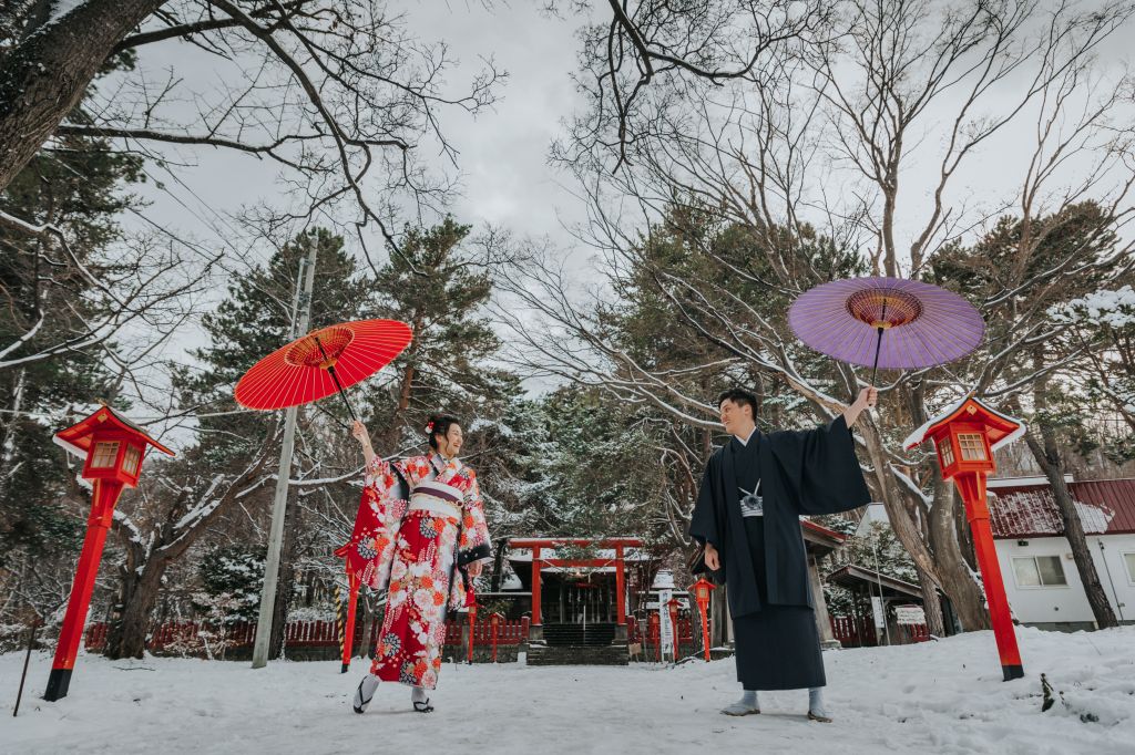hokkaido winter kimono wedding photoshoot fushimi inari shrine
