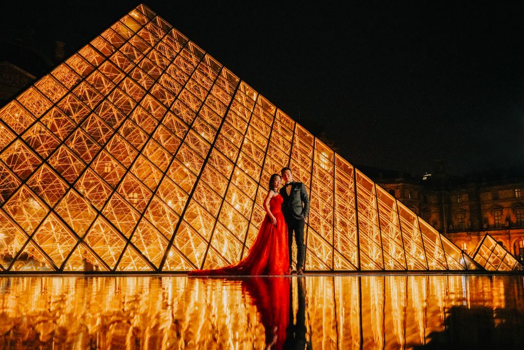 paris night wedding photoshoot the louvre
