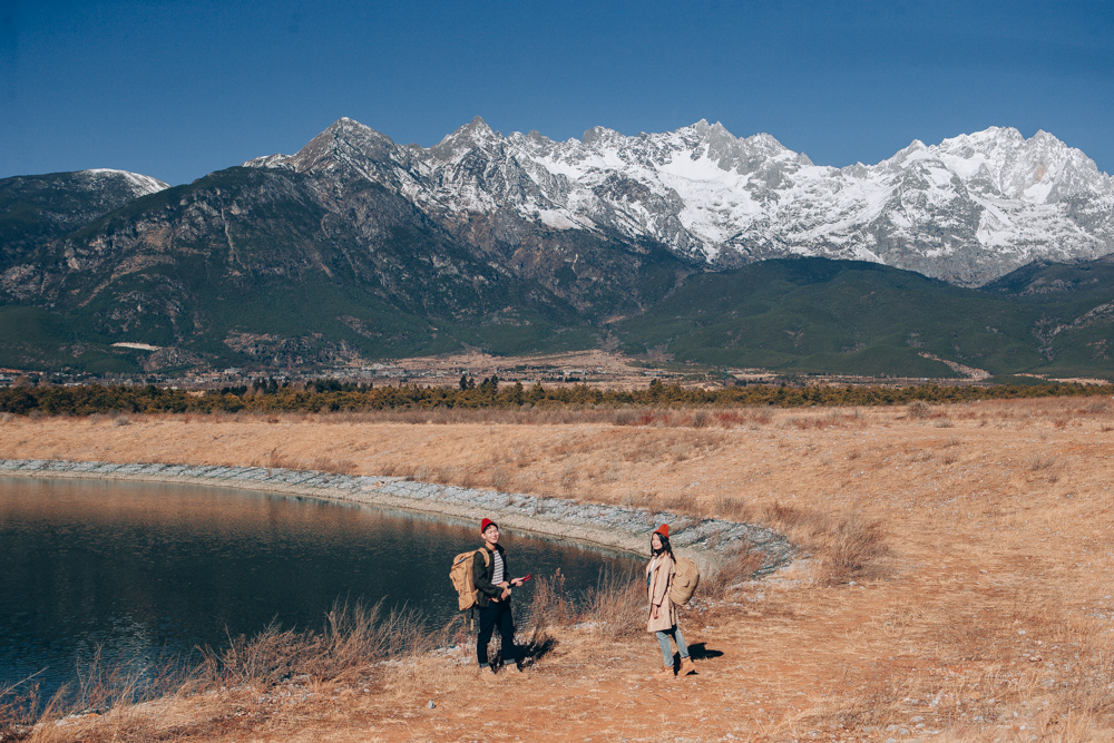Couple having a pre-wedding photoshoot in a scenic field in Yunnan