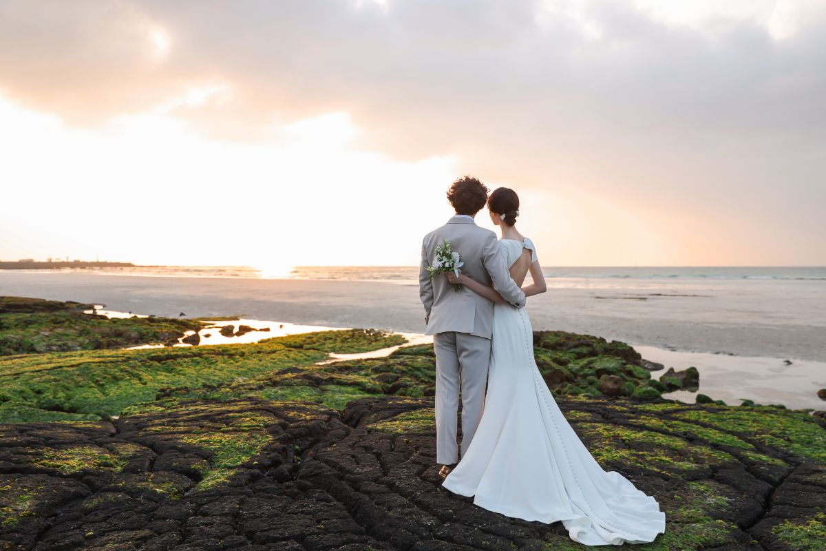 Couple pre-wedding photoshoot at Gimnyeong Beach, Jeju Island