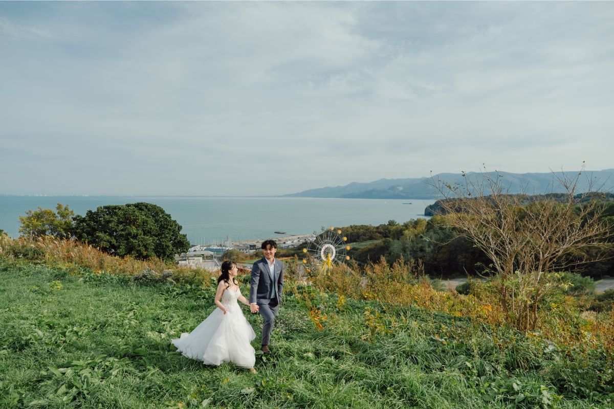 Japan Autumn Pre-Wedding Photoshoot at Hiyoriyama, Hokkaido