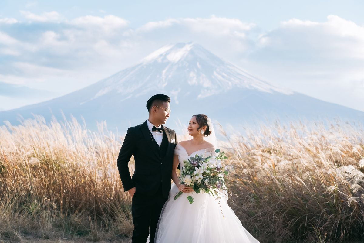 Autumn Pre-Wedding Photoshoot at Lake Kawaguchiko