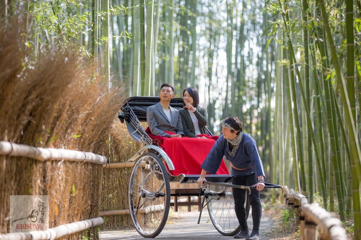 Have a Picnic during Your Pre-Wedding Photoshoot in Japan