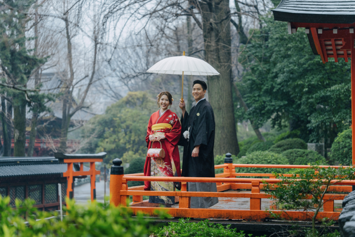 Couple wearing Kimono having pre-wedding photoshoot in Tokyo