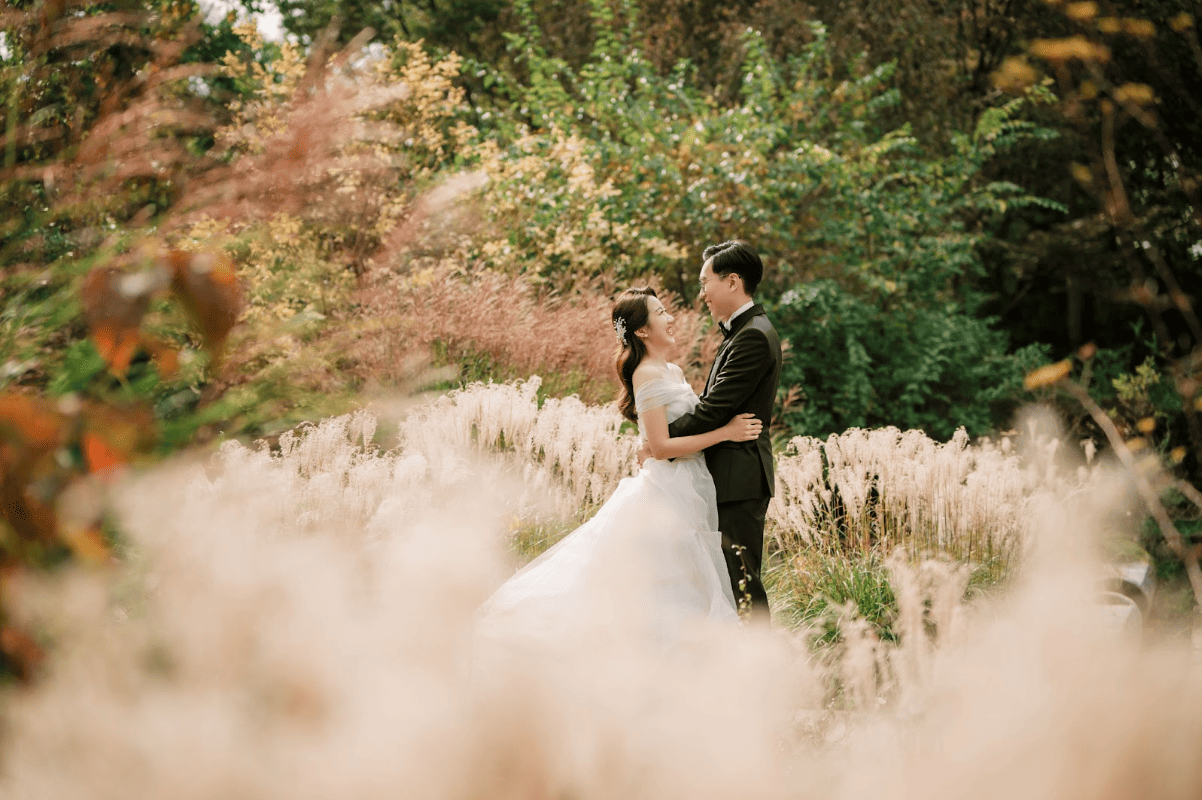 Romantic Autumn Pre-Wedding Shoot at Seoul Forest