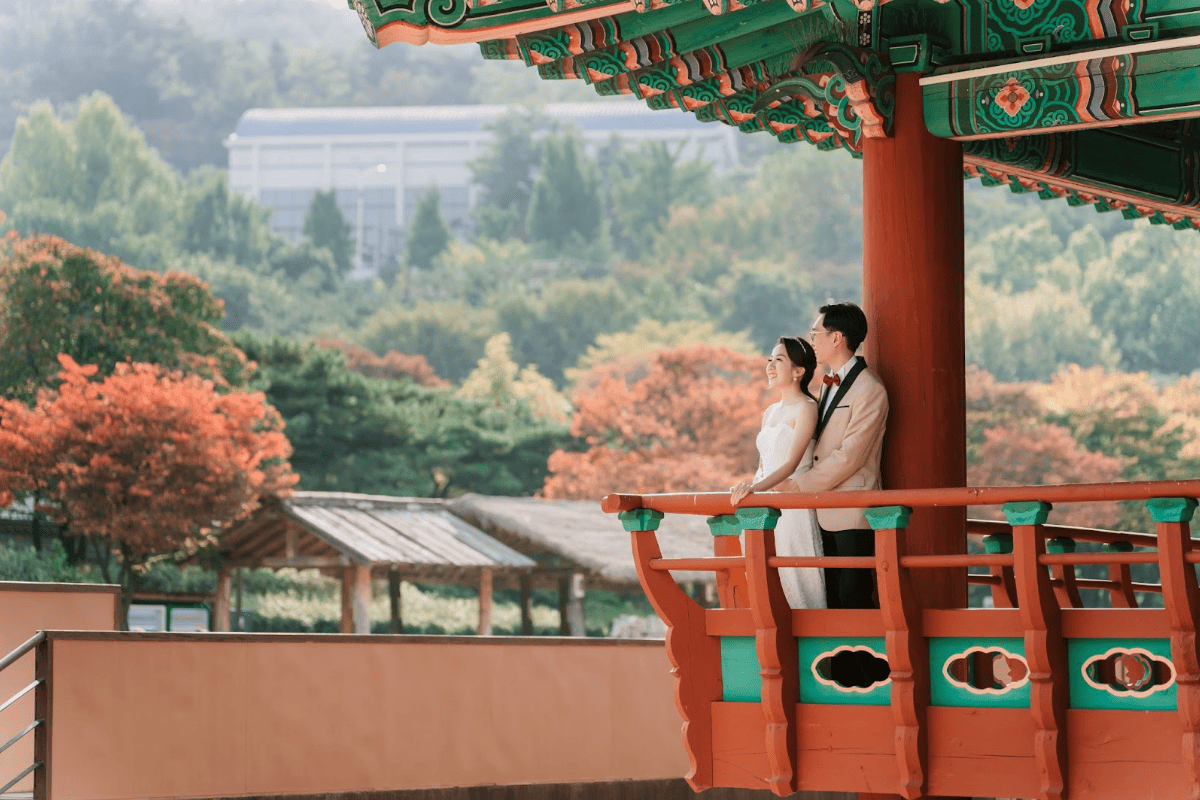 Autumn Pre-Wedding Shoot at Namsangol Hanok Village