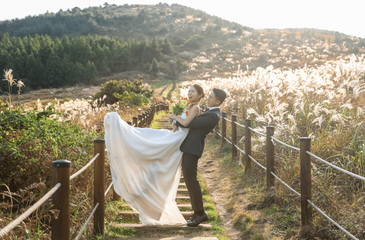Fall Pre-Wedding Shoot at Albam Oreum