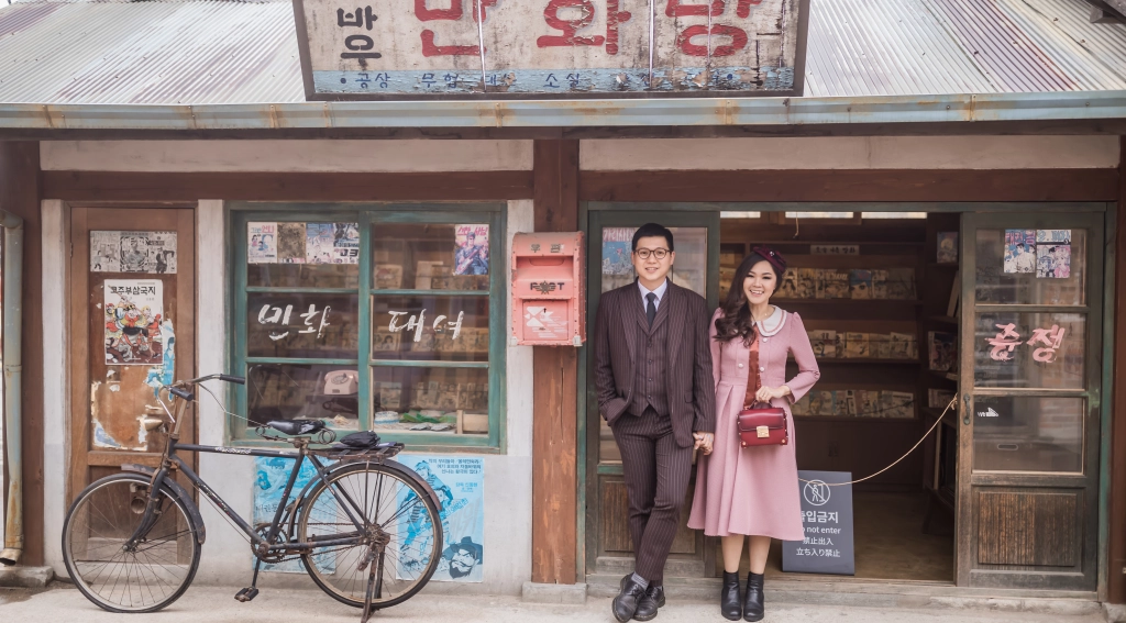 Couple having a photoshoot in old-school Korean-style outfits